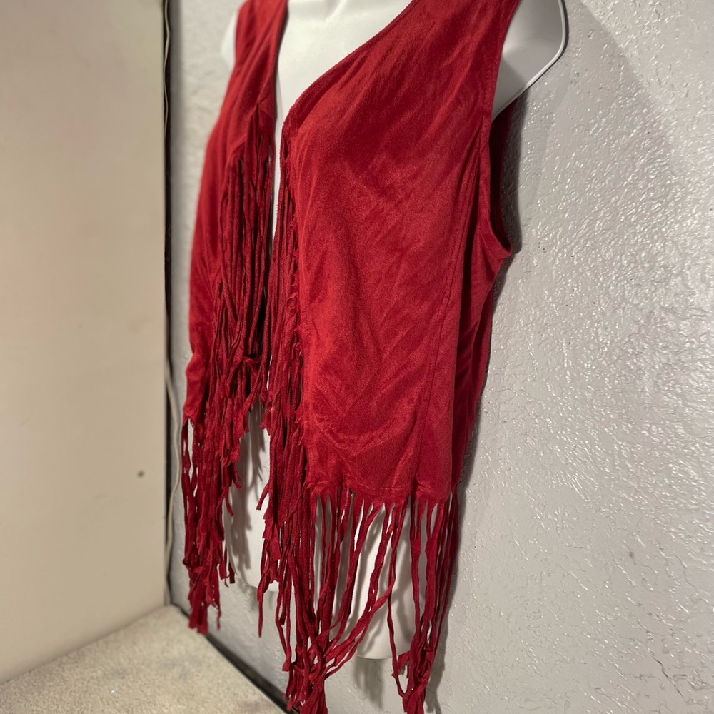 Red Fringe Sleeveless Vest - Picture 3 of 6